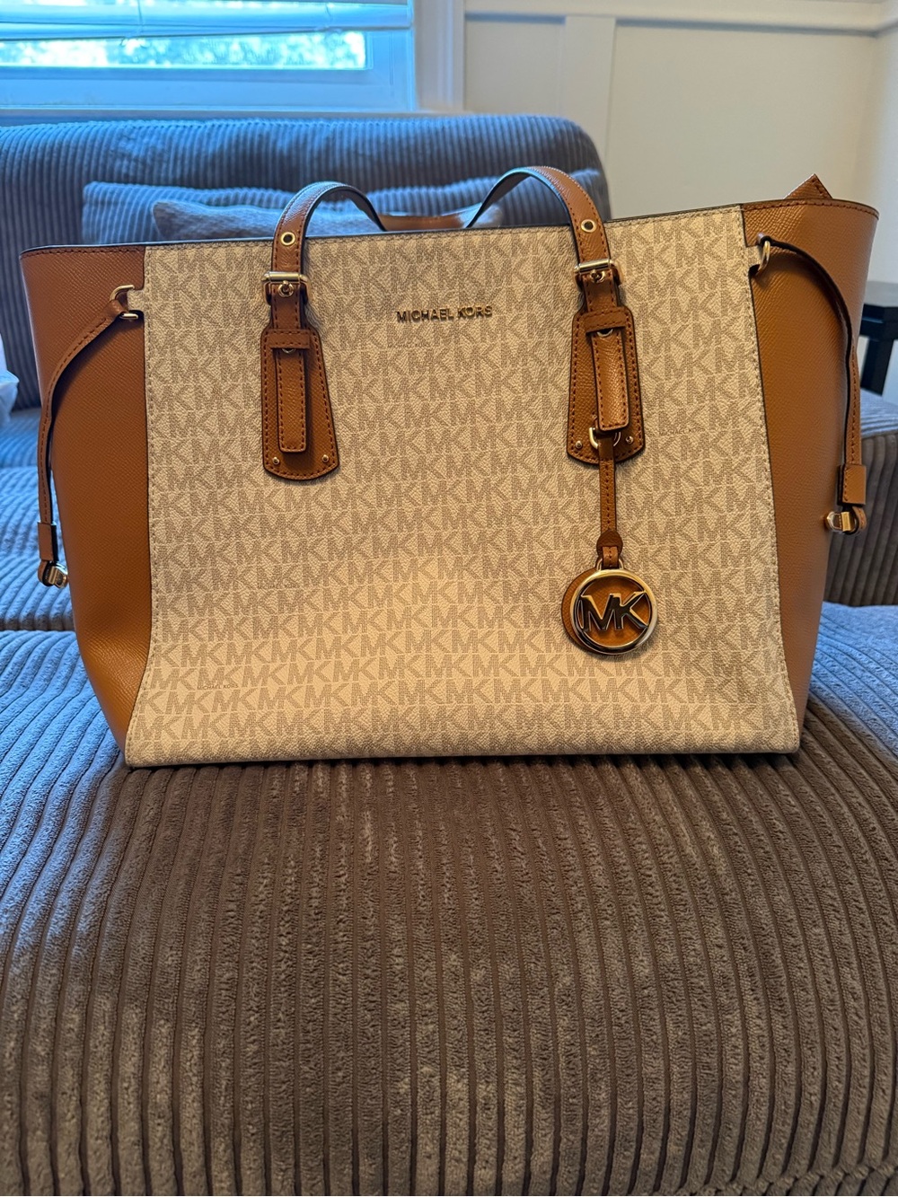 Michael Kors Signature MK Tote in Vanilla and Acorn Brown